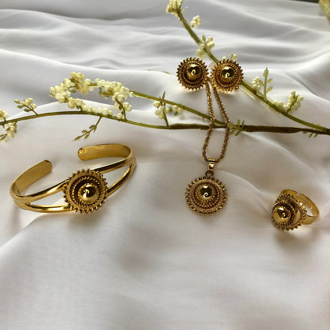 Traditional Sets ፭